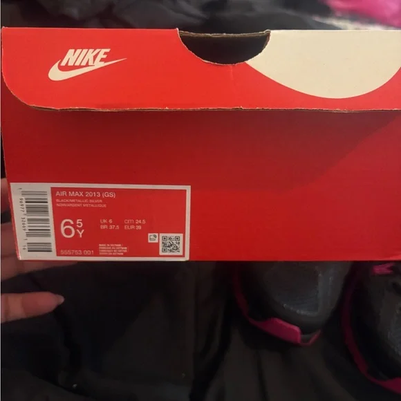 Nike Youth Black and Pink Airmax - Picture 6 of 6